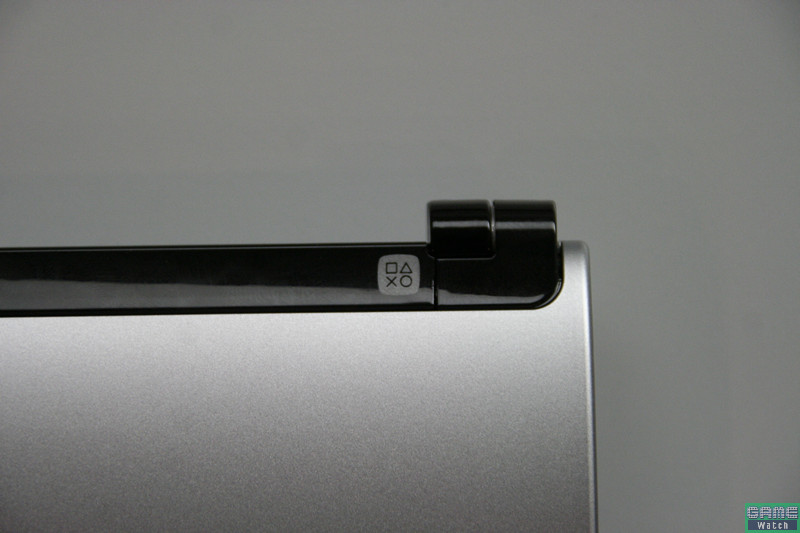 Illustration for article titled Manhandling the Sony Tablet and Explaining Its Fake Buttons